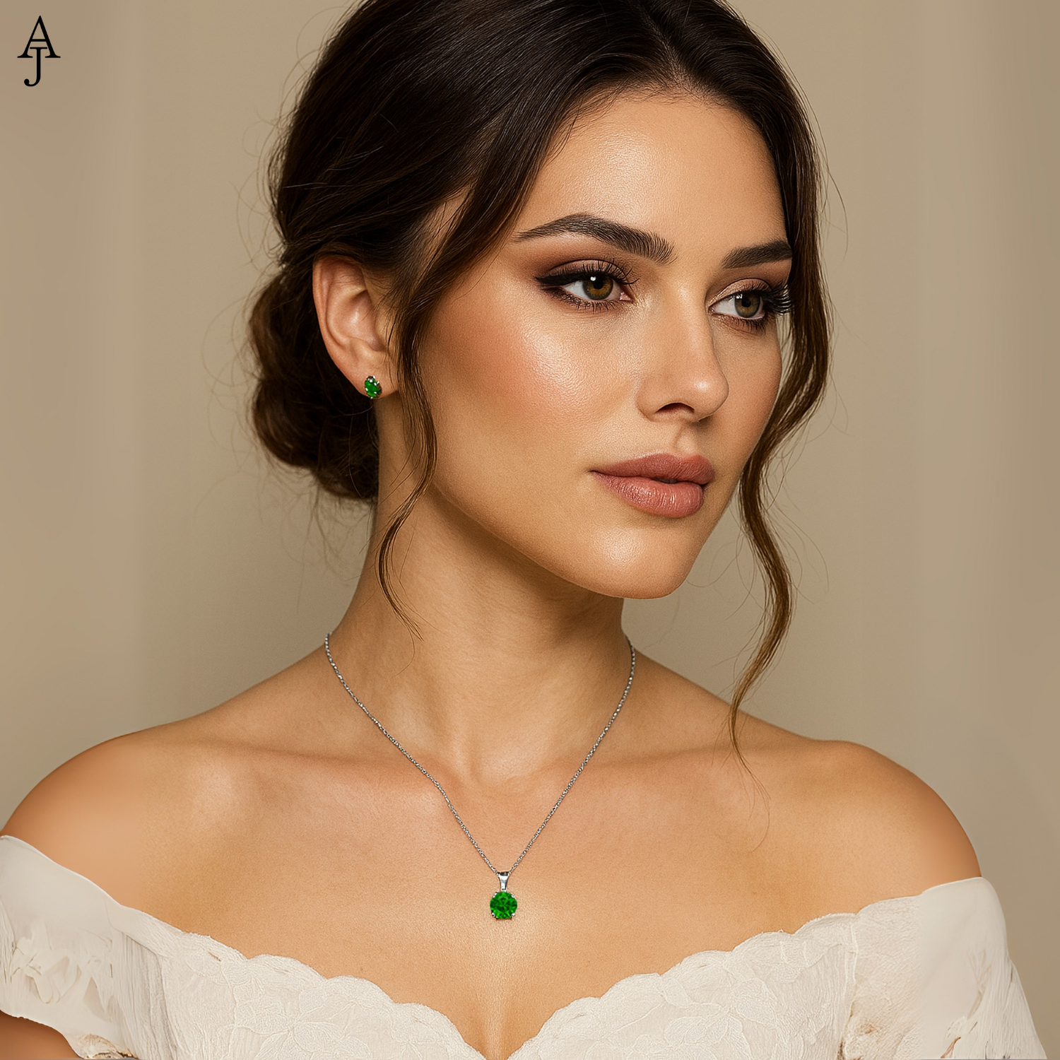 Matching Jewellery Sets – Earrings, Necklaces and Bracelets That Work Together